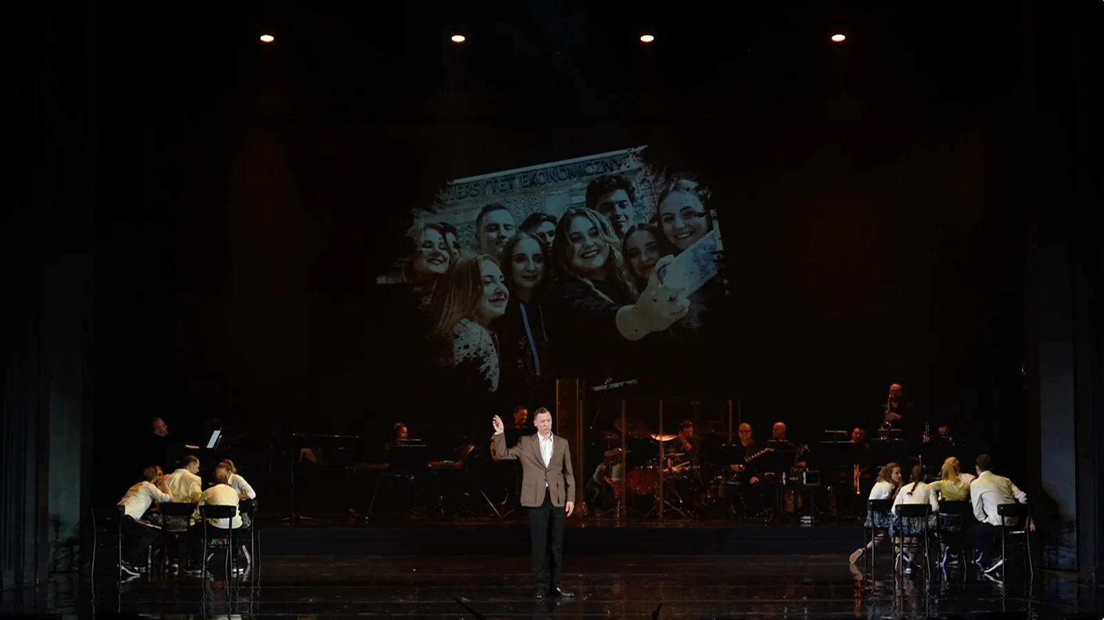 75 lat Uniwersytetu Ekonomicznego - gala w Capitolu - kadr 05
